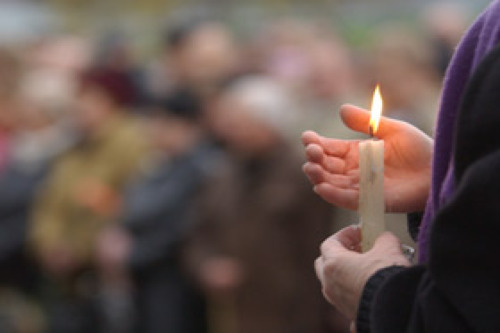 Кемеровчане собрались в День траура у памятника шахтерам Кузбасса